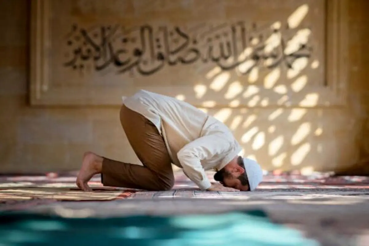 ۴ خاصیت مهم نماز که باعث سعادت ما میشود