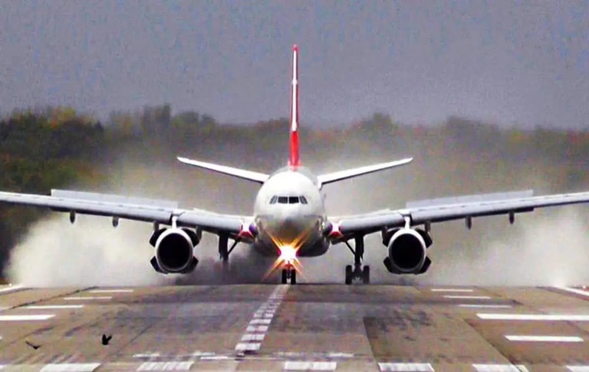 لحظه‌ فرود در خطرناک‌ترین فرودگاه جهان + فیلم