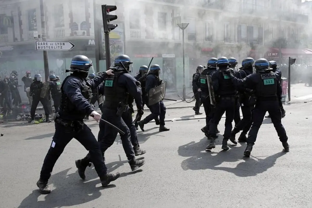 خشونت در تظاهرات روز کارگر در پاریس / بازداشت ۵۰ متعرض کننده + فیلم و تصاویر
