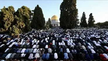 اقامه نماز عید فطر در مسجدالاقصی با حضور پرشور فلسطینیان + فیلم