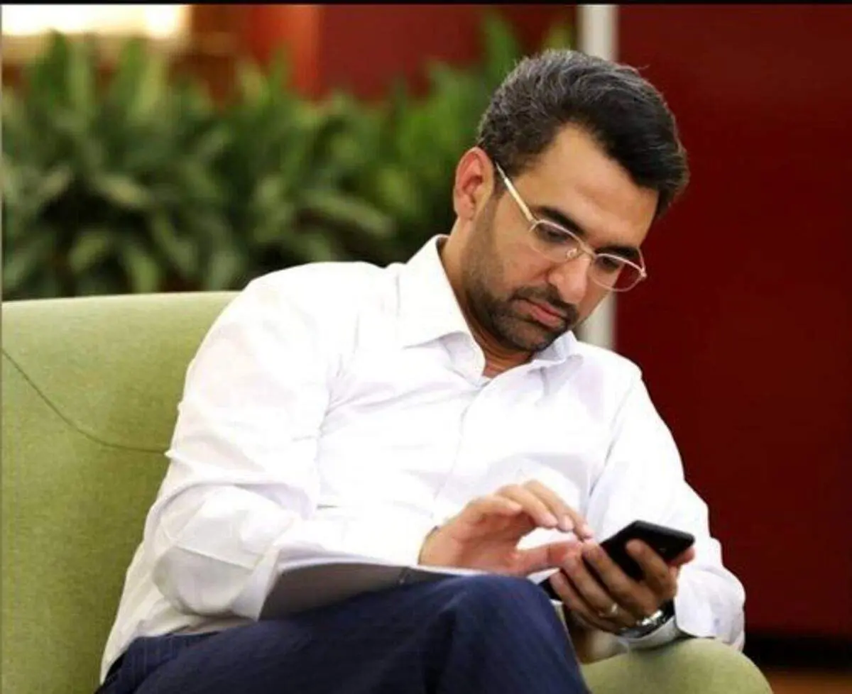 تحلیل آذری جهرمی از سیاست دولت درباره گران کردن نان