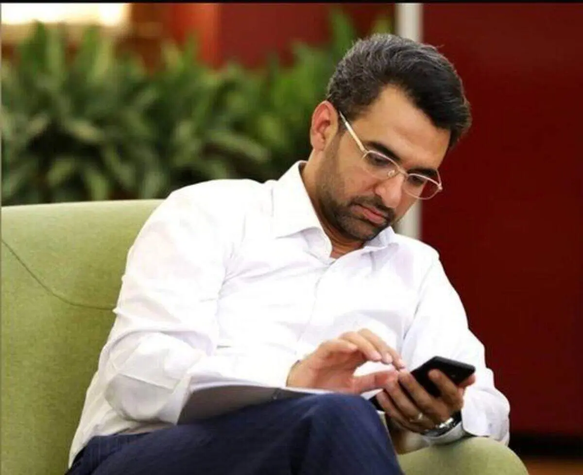 تحلیل آذری جهرمی از سیاست‌ دولت درباره گران کردن نان