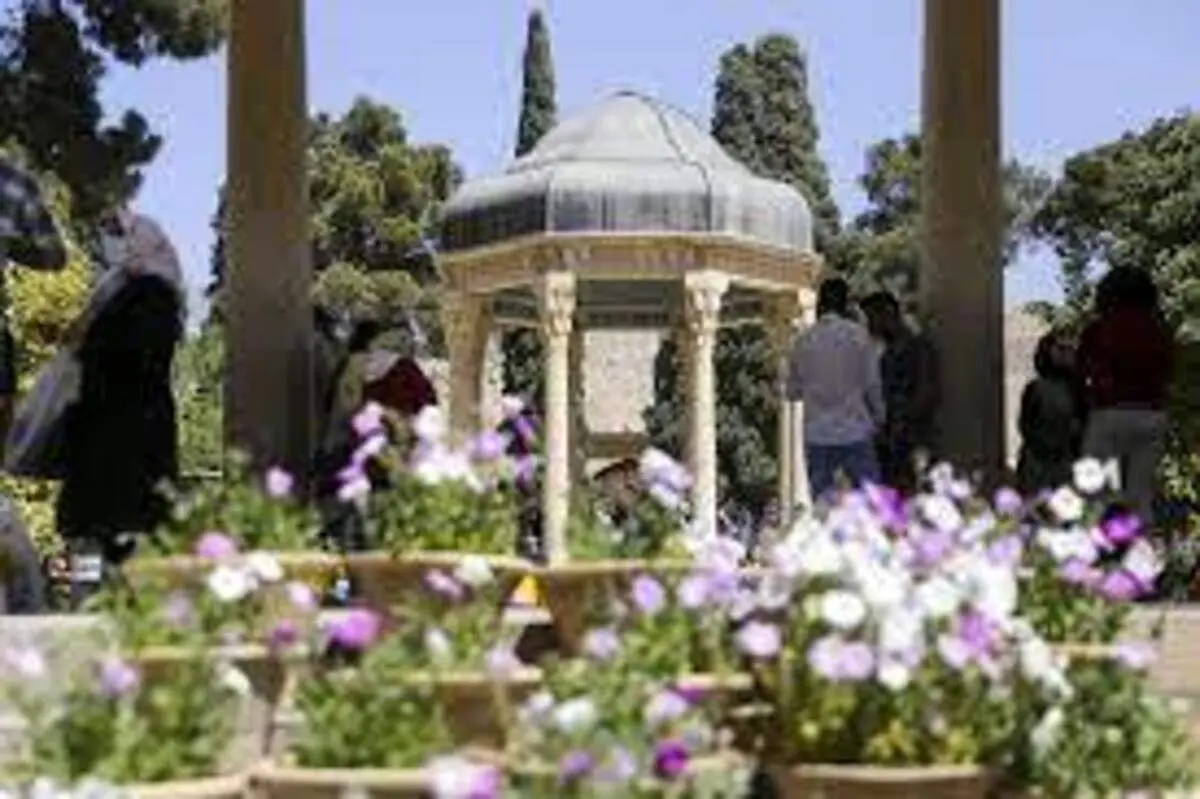 مجسمه گوته در روز شیراز به آرامگاه حافظ اهدا شد