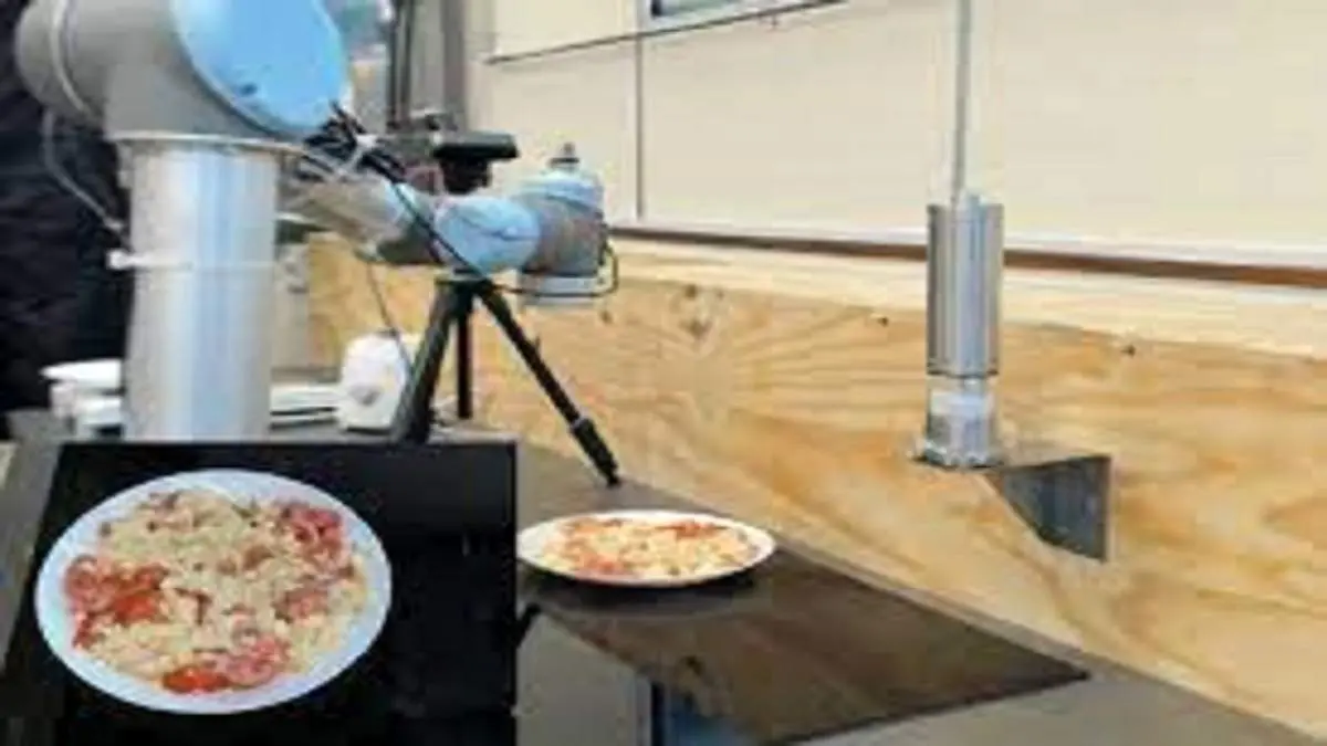 ربات سرآشپز املت می پزد