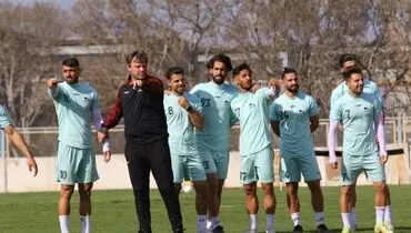 تراکتوری ها قبل بازی با هوادار شارژ مالی شدند