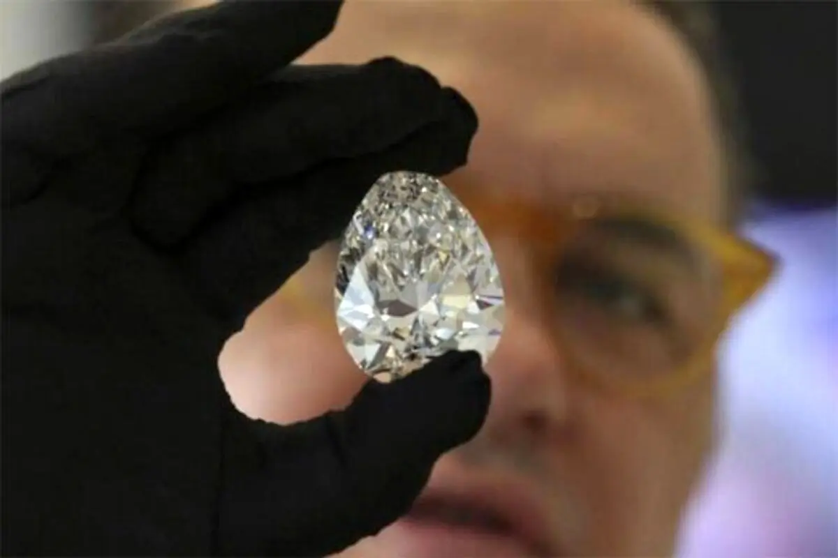 فروش بزرگ‌ترین الماس سفید جهان در ژنو؛ ۲۲۸ قیراط! + فیلم