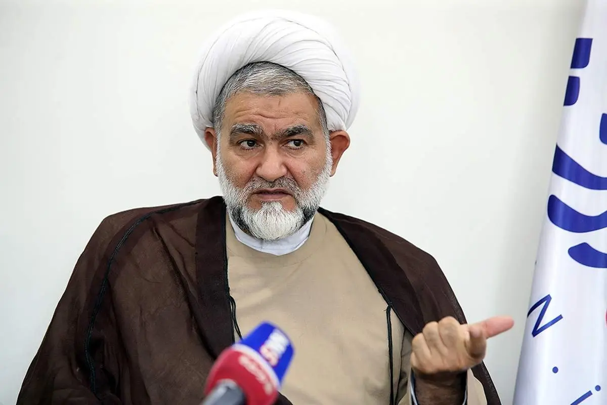 خودروسازان ۲۰۰ نیرو از نزدیکان و اقوام خود استخدام کردهاند