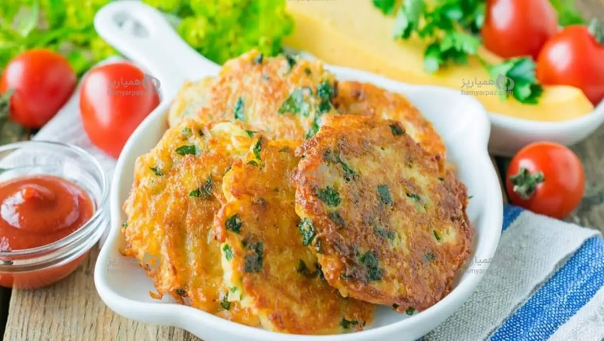 طرز تهیه کوکو سیب زمینی پنیری بدون فر