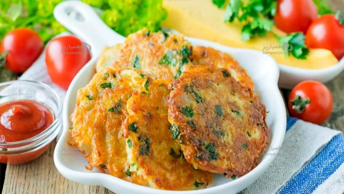 طرز تهیه کوکو سیب زمینی پنیری بدون فر