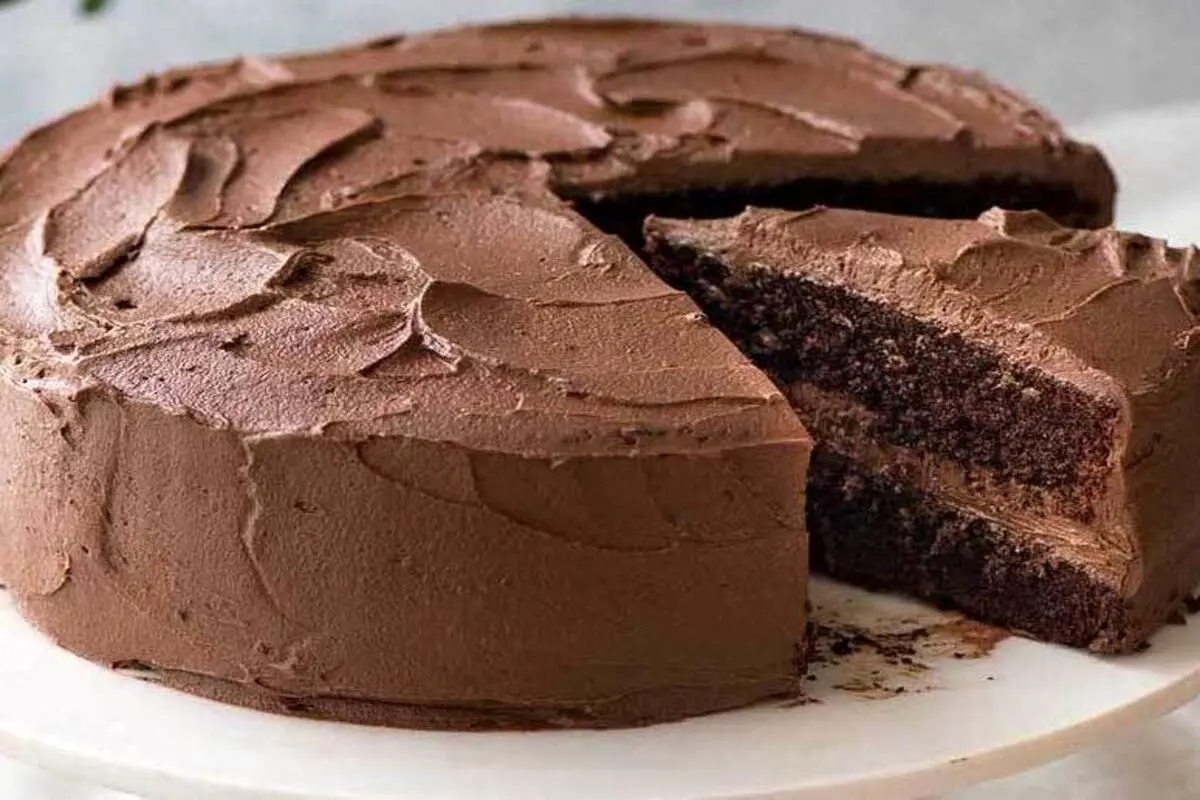 دستور پخت کیک شکلاتی اسفنجی مجلسی و خوشمزه مرحله به مرحله