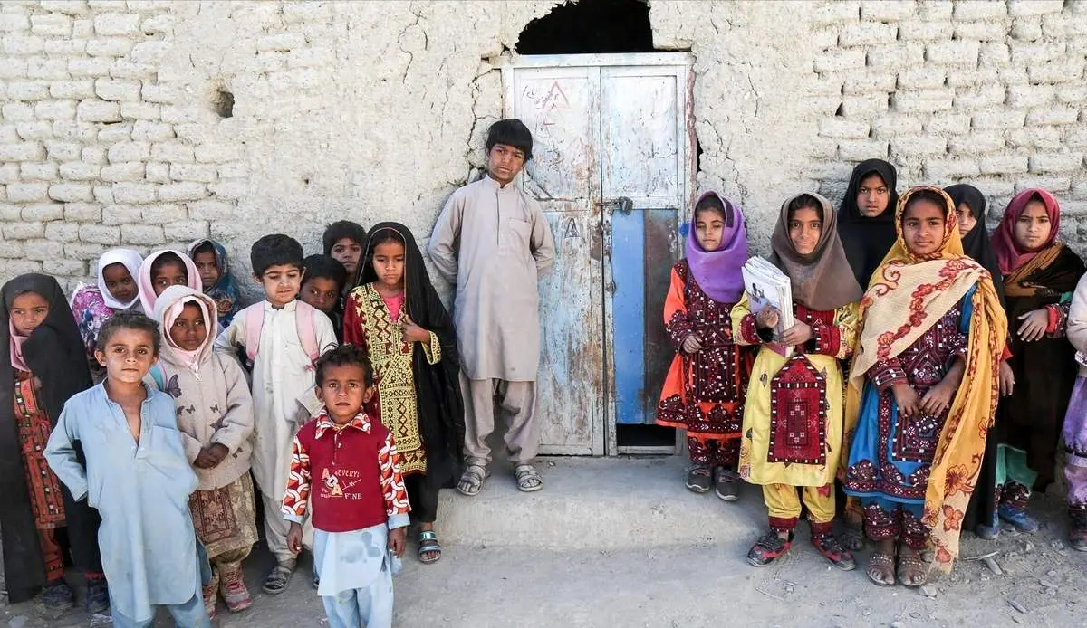 دانش آموزان روستای محروم کهناب