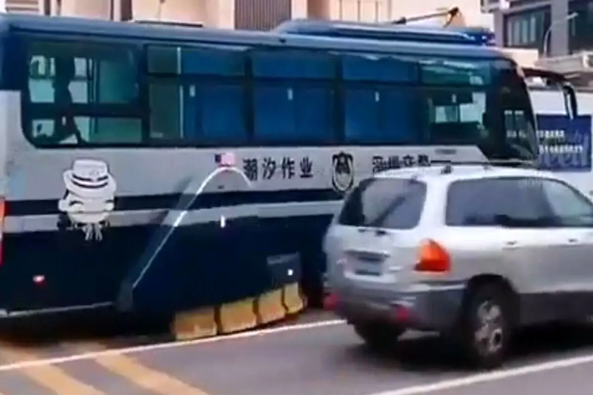 طراحی اتوبوسی که با یک تیر دو نشان را می‌زند + فیلم