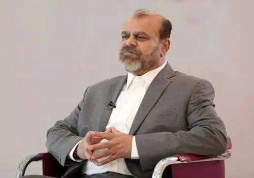 ۵۰ سال است مستاجرم ؛ در هفتاد سالگی با موتور رفت و آمد می‌کنم