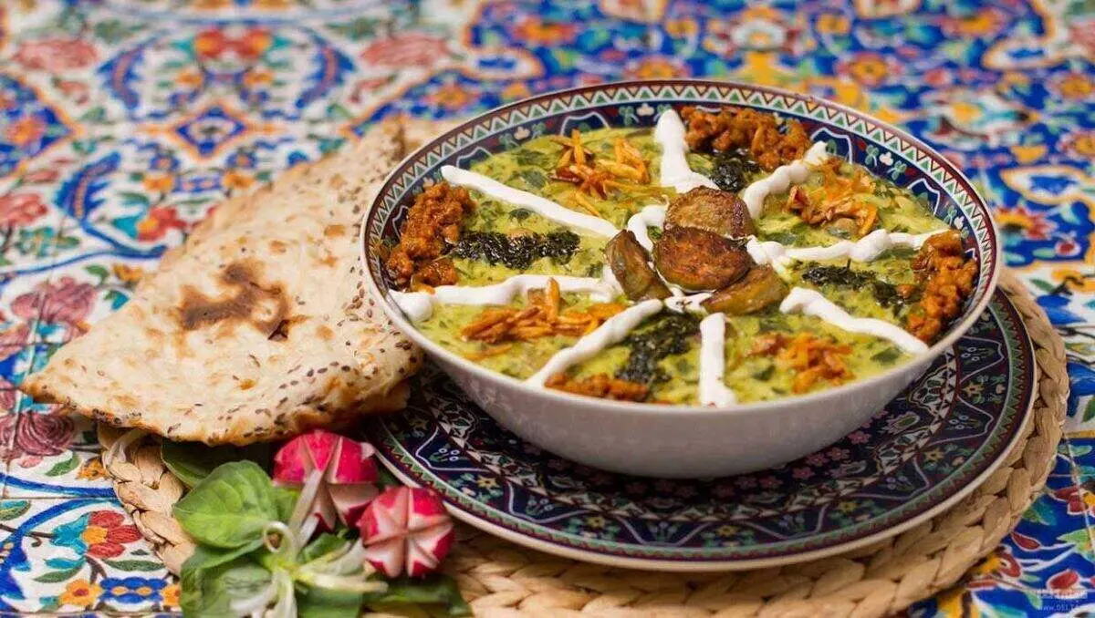 طرز تهیه آش شوربا با لپه و ماش و گوشت قلقلی