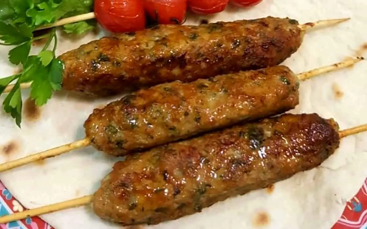 طرز تهیه کباب تابه ای با سیخ چوبی بدون سیب زمینی