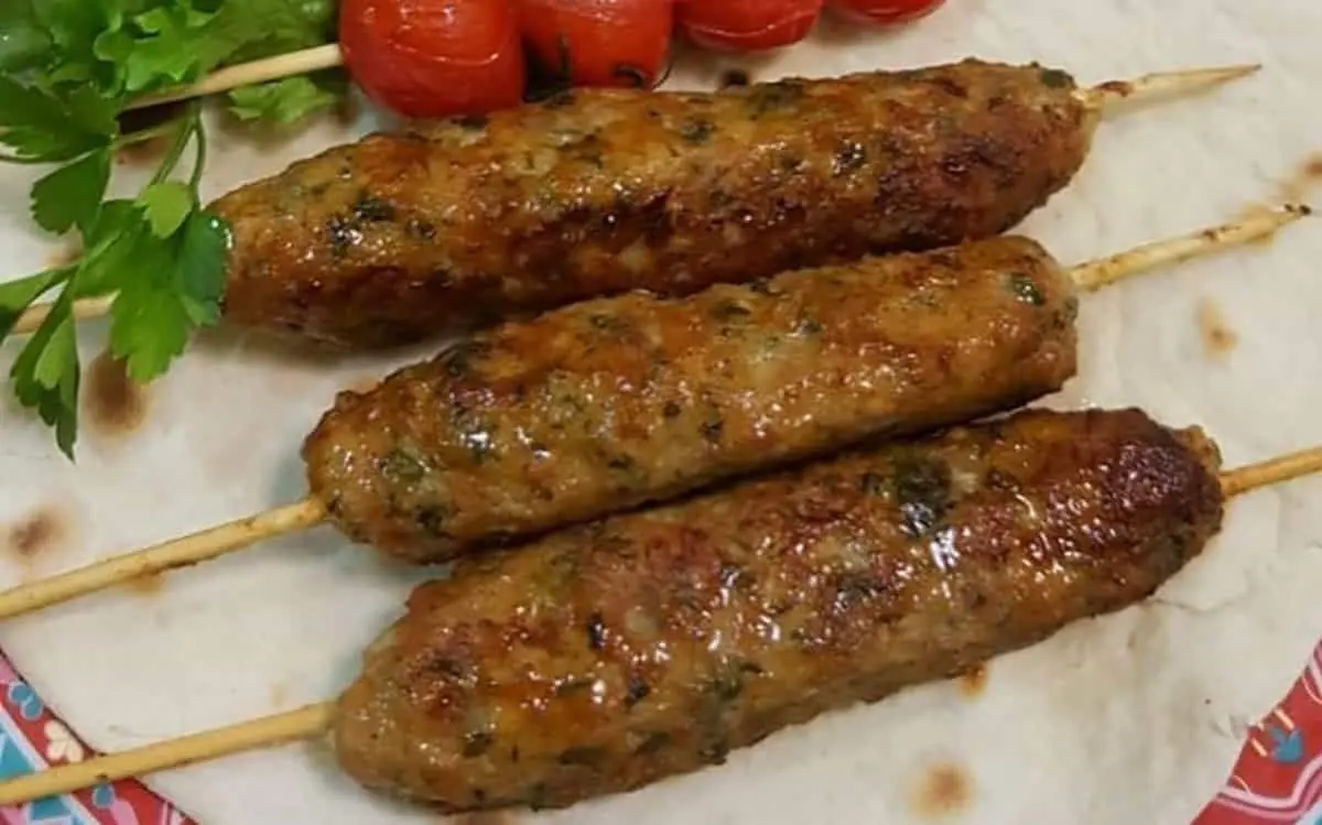 طرز تهیه کباب تابه ای با سیخ چوبی بدون سیب زمینی