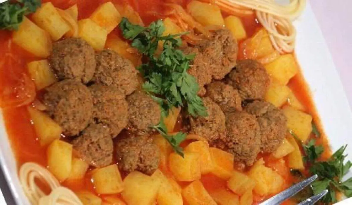 طرز تهیه کوفته کله گنجشکی با سس مخصوص