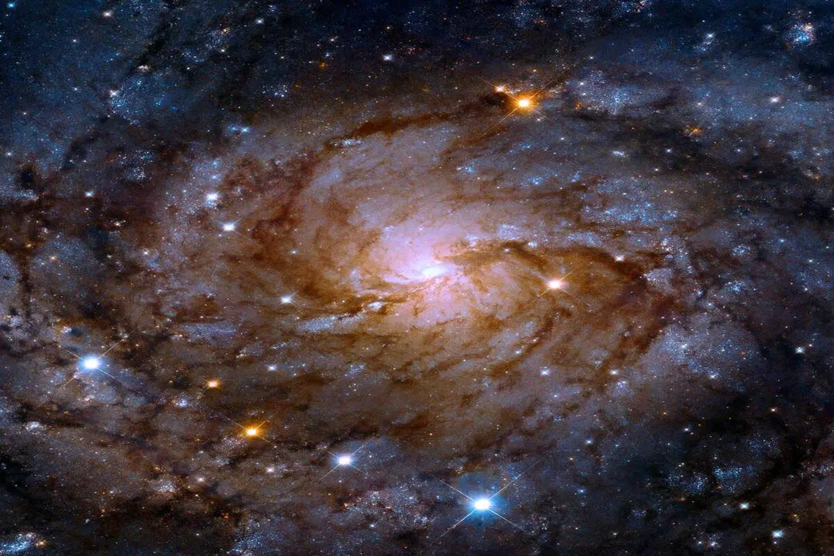 تلسکوپ هابل از یک کهکشان پنهان عکس گرفت+ عکس