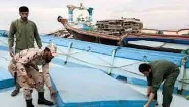 توقیف ۲ فروند شناور حامل ۲۵ هزار لیتر سوخت قاچاق در آب‌های خلیج فارس