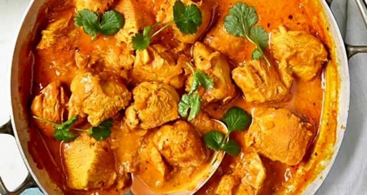دستور پخت خورشت کاری با مرغ و قارچ و سیب زمینی