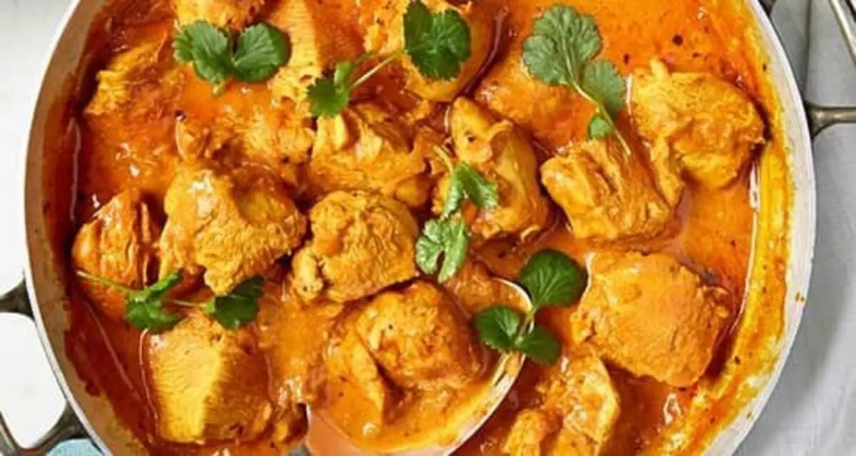 دستور پخت خورشت کاری با مرغ و قارچ و سیب زمینی