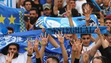 جشن قهرمانی بازیکنان استقلال پس از شکست پرسپولیس مقابل سپاهان + فیلم