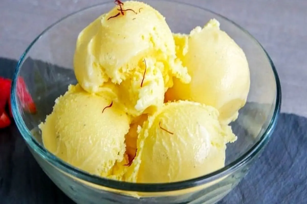 طرز تهیه بستنی وانیلی ساده با ثعلب و خامه