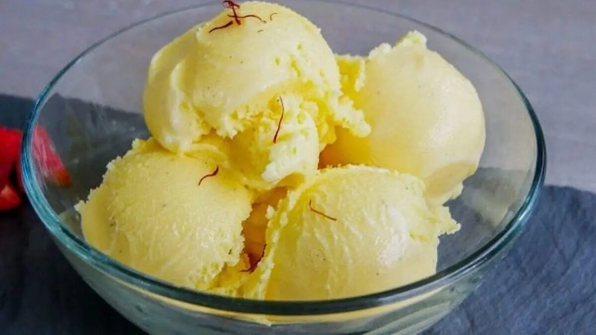 طرز تهیه بستنی وانیلی ساده با ثعلب و خامه