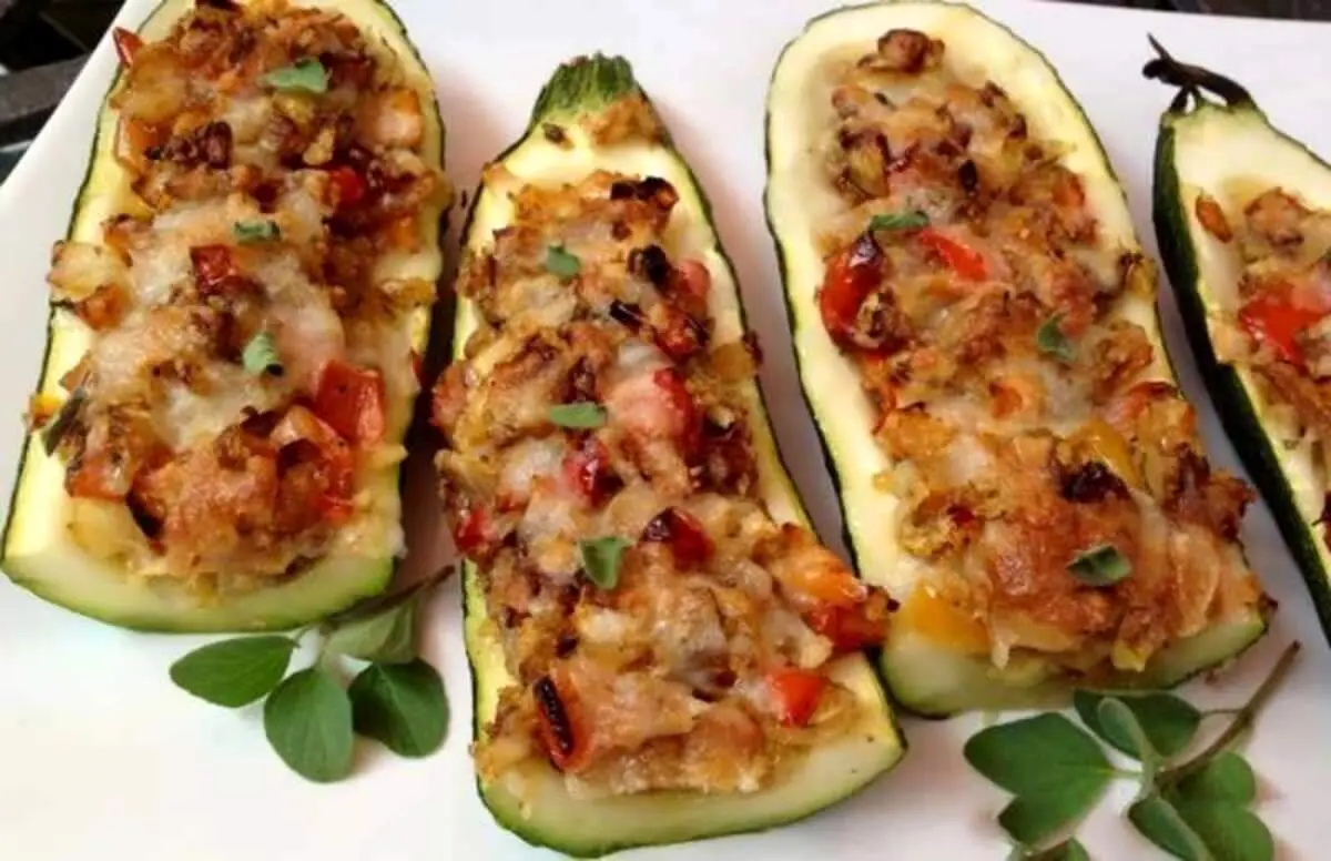 طرز تهیه کدو شکم پر با گوشت چرخ کرده و پنیر پیتزا بدون فر
