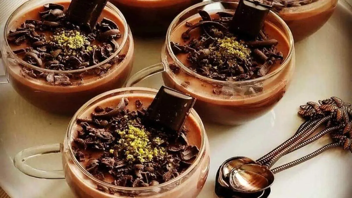 دستور پخت دسر شکلاتی لیوانی با نشاسته