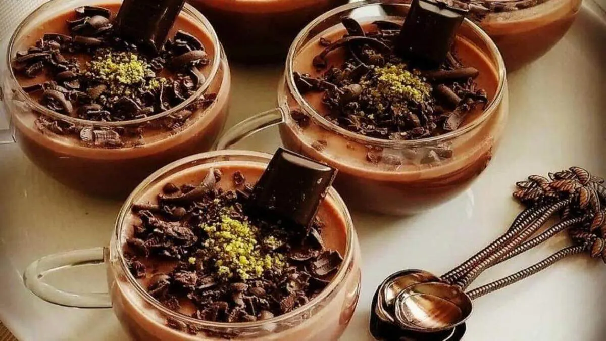 دستور پخت دسر شکلاتی لیوانی با نشاسته