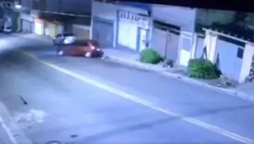 لحظه برخورد شدید خودروی سواری با دیوار + فیلم