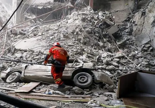 آتش‌سوزی «شمس جاوید» در آبادان؛ فرماندار: علت حادثه، سهل‌انگاری در رعایت نکات ایمنی جوشکاری است