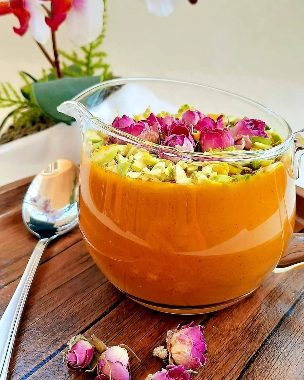طرز تهیه کاچی زعفرانی مجلسی با نبات و آرد گندم