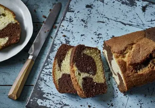 طرز تهیه خوشمزه ترین کیک شکلاتی دو رنگ + فیلم / روش پخت کیک شکلاتی دو رنگ با پف زیاد
