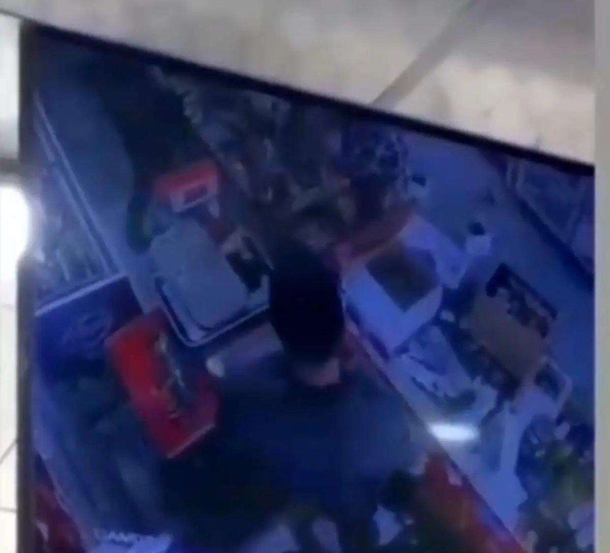 لحظه وقوع قتل در مشهد به دلیل چشم تو چشم شدن+فیلم