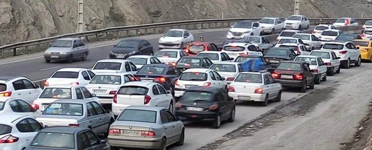 ترافیک نیمه سنگین در جاده کرج - چالوس