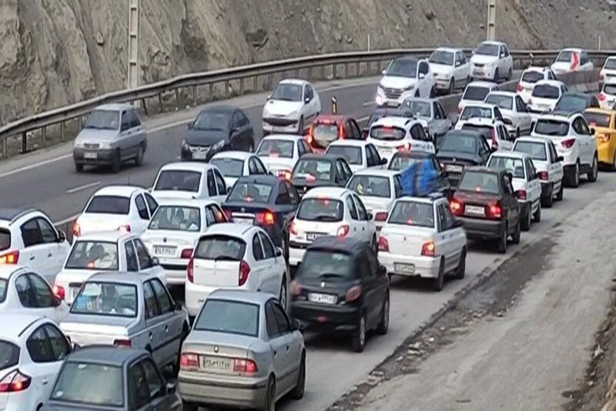 ترافیک نیمه سنگین در جاده کرج - چالوس