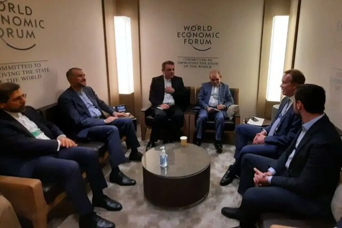 رایزنی وزیر امور خارجه با رئیس مجمع جهانی اقتصاد