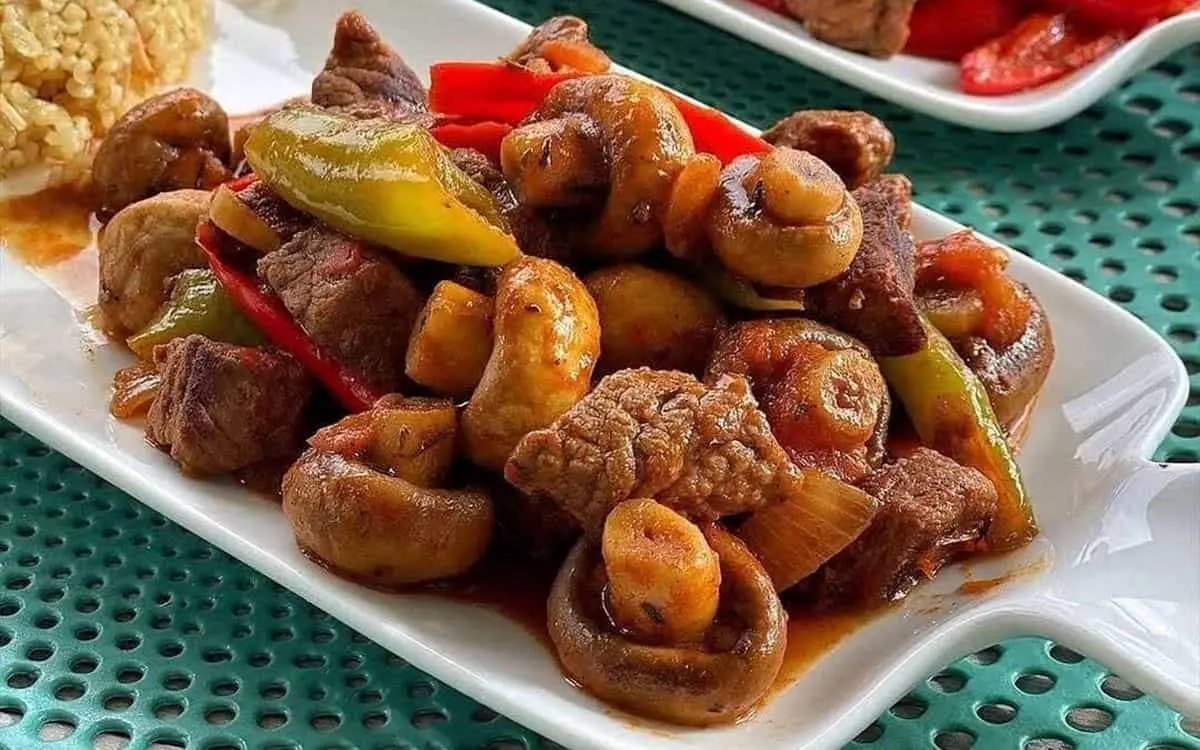 خوراک گوشت و قارچ مخصوص