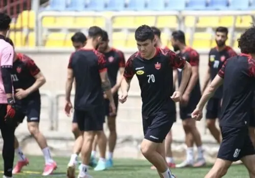 اولین بمب نقل و انتقالات پرسپولیس؛ مهاجم استقلال قرمز پوش می‌شود!