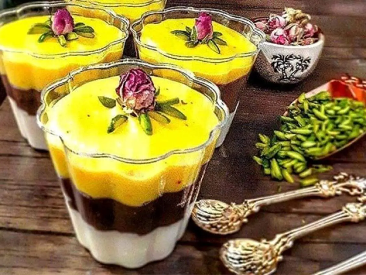 طرز تهیه فرنی ساده خانگی با نشاسته