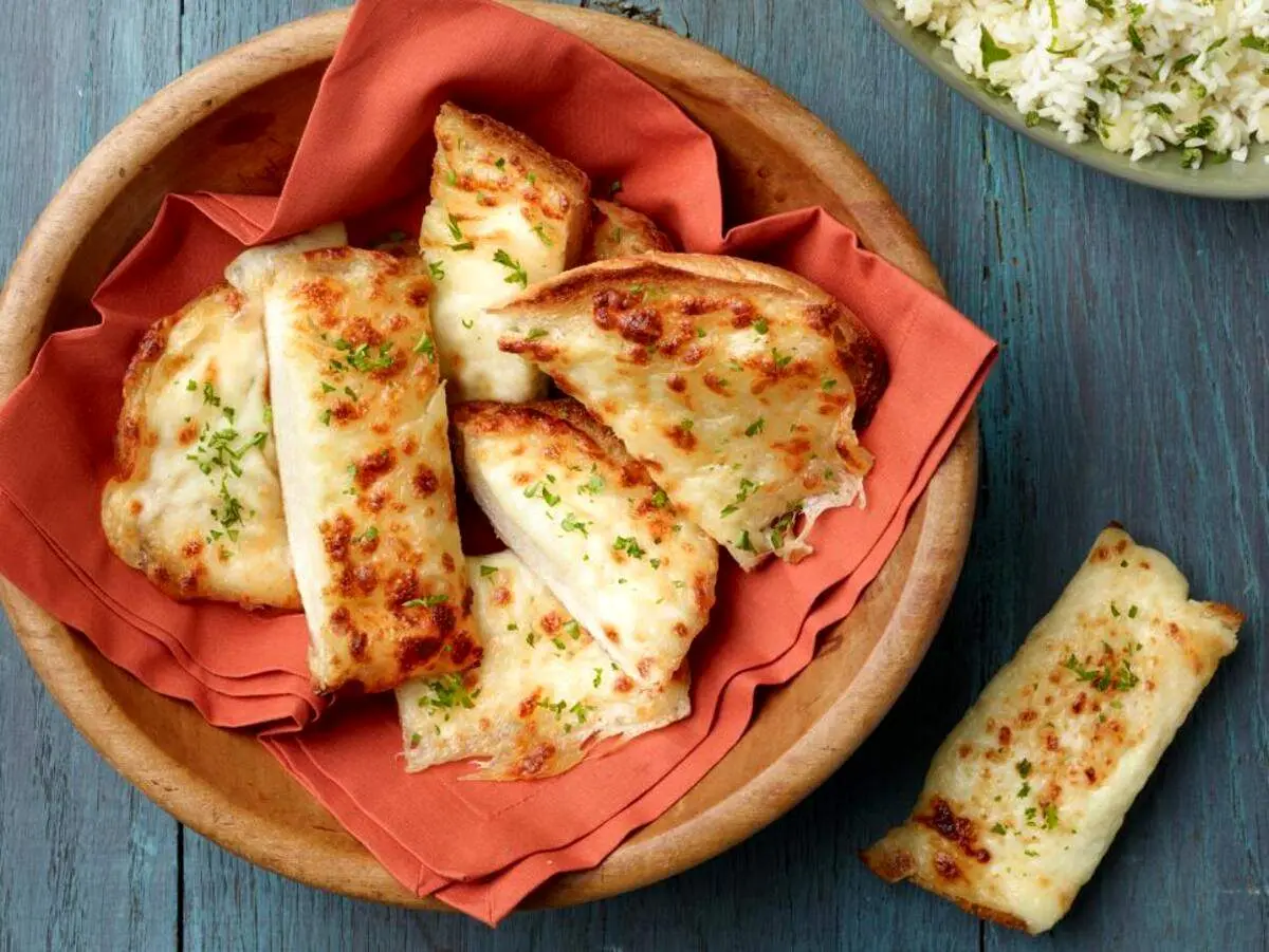 طرز تهیه نان سیر با نان باگت یا تست در تابه