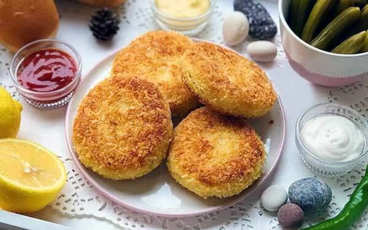 طرز تهیه کوکو مرغ و سیب زمینی سوخاری