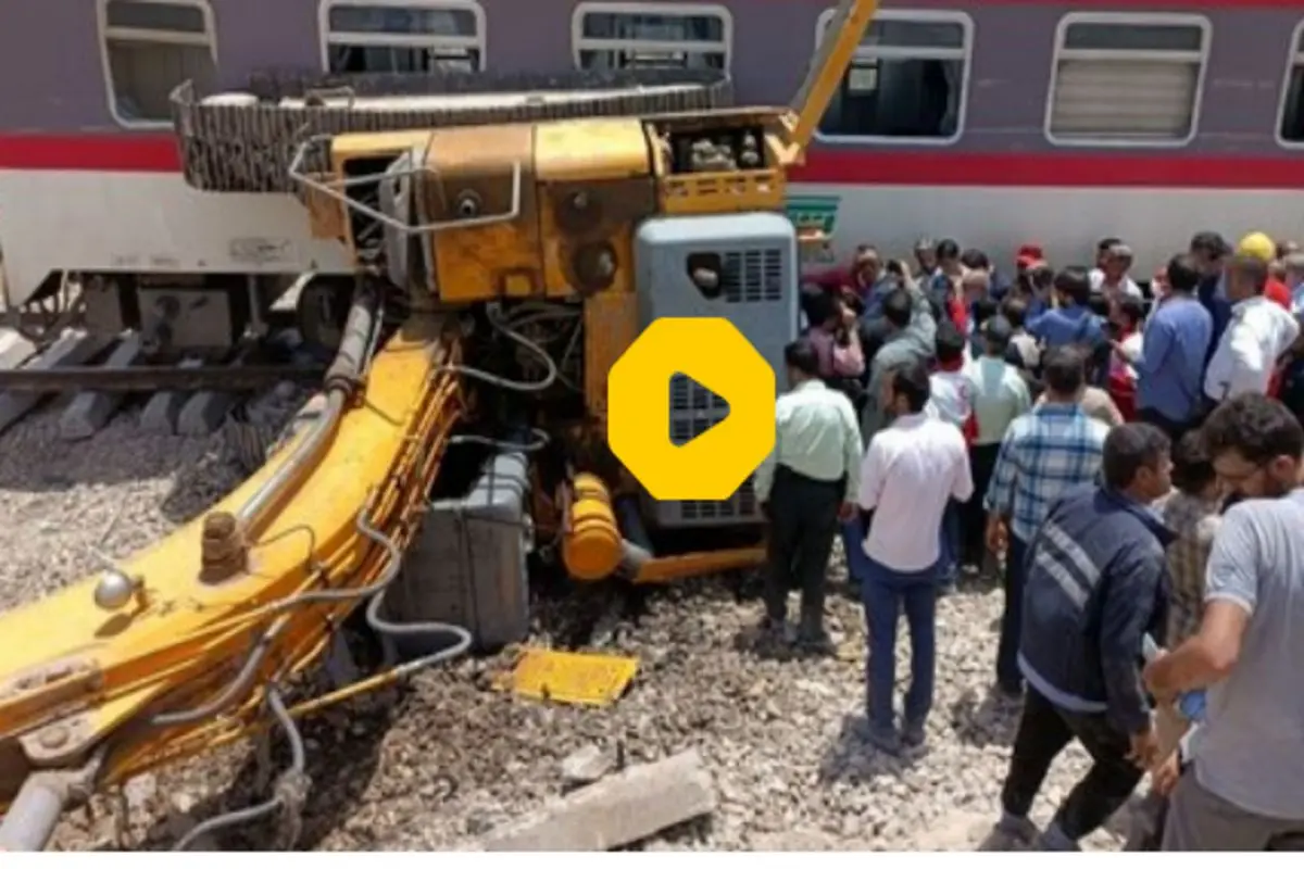 اظهارات مهم مدیرعامل راه‌آهن درباره تصادف مرگبار قطار مشهد - یزد | راننده بیل مکانیکی مقصر شد؟+فیلم