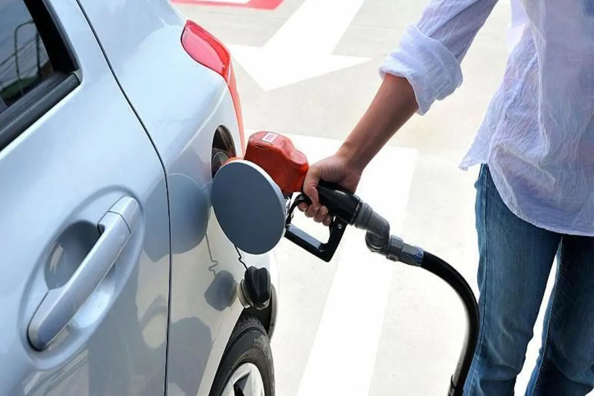 افزایش بی‌سابقه قیمت بنزین در آمریکا؛ هر گالن برای نخستین بار به بالای پنج دلار رسید
