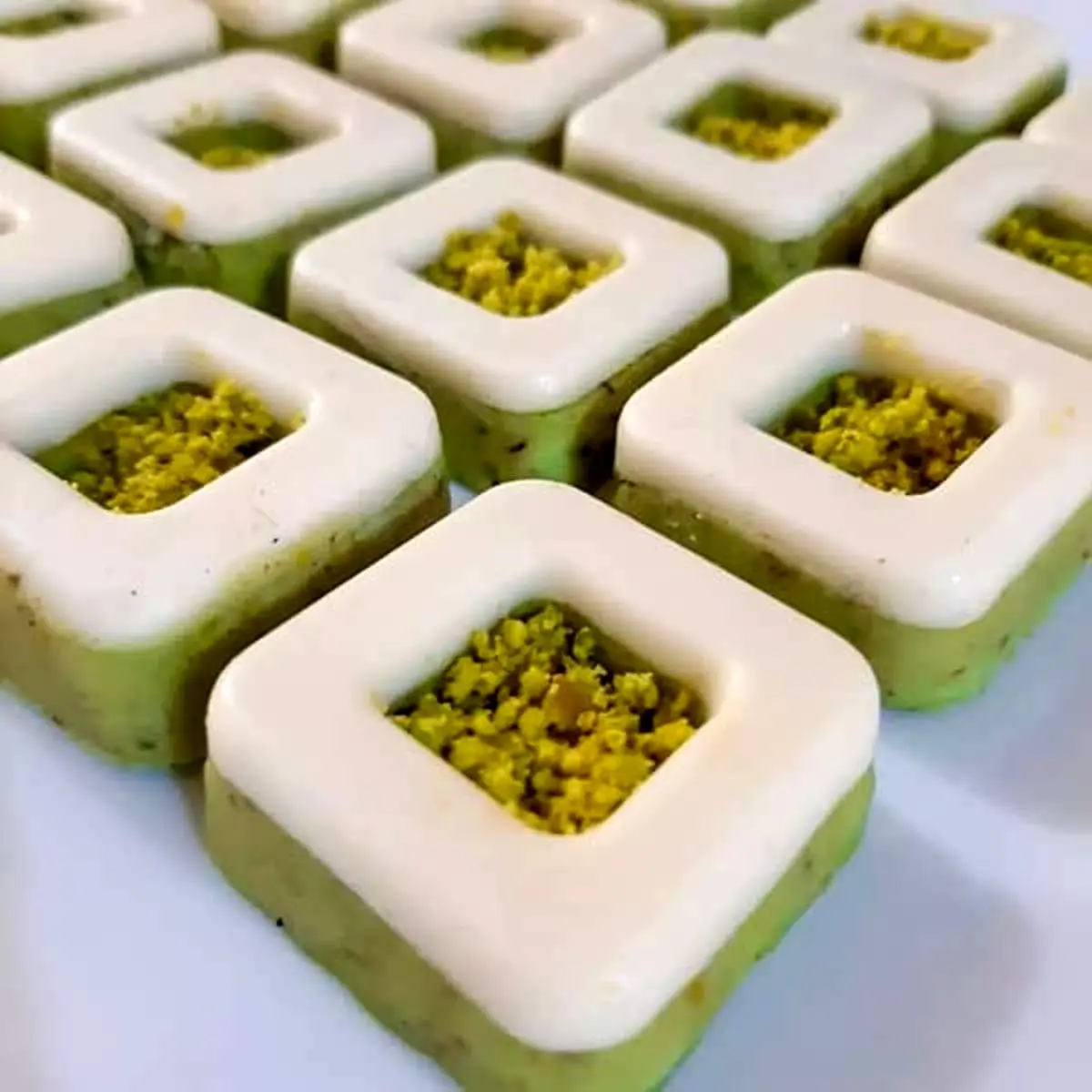 طرز تهیه حلوای پسته