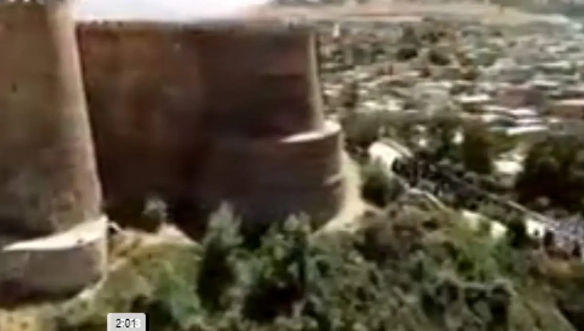 اجرای زیبا و متفاوت «سلام فرمانده» به زبان لری در قلعه فلک‌الافلاک+ فیلم