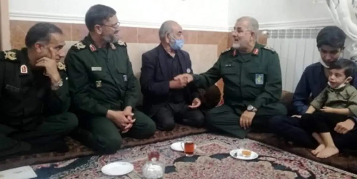 دیدار فرمانده نیروی زمینی سپاه با خانواده‌های شهدای حادثه «کورین»