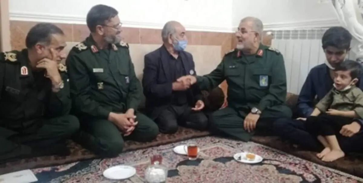 دیدار فرمانده نیروی زمینی سپاه با خانواده‌های شهدای حادثه «کورین»